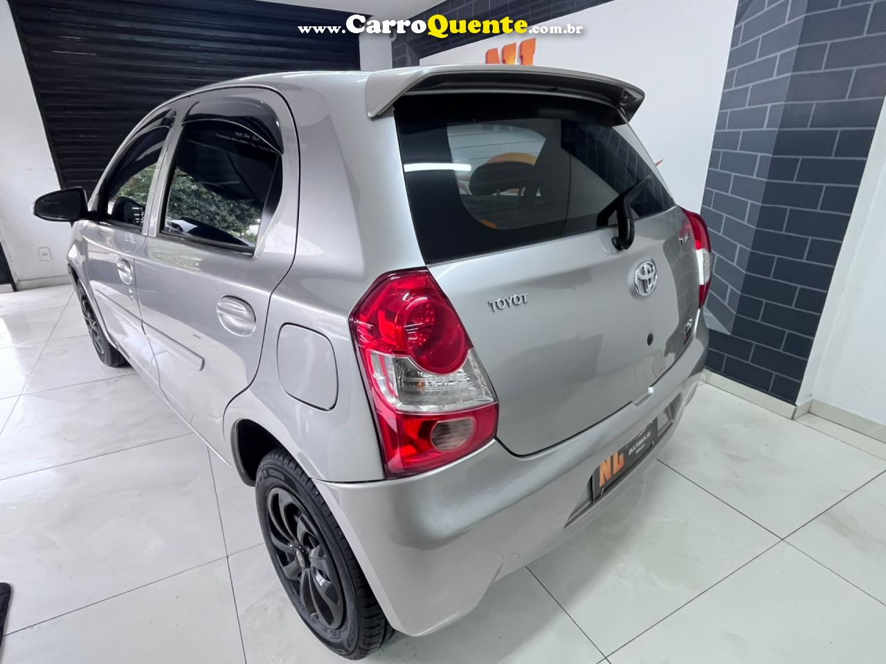 TOYOTA   ETIOS X 1.3 FLEX 16V 5P MEC.   PRATA 2017 1.3 FLEX - Loja