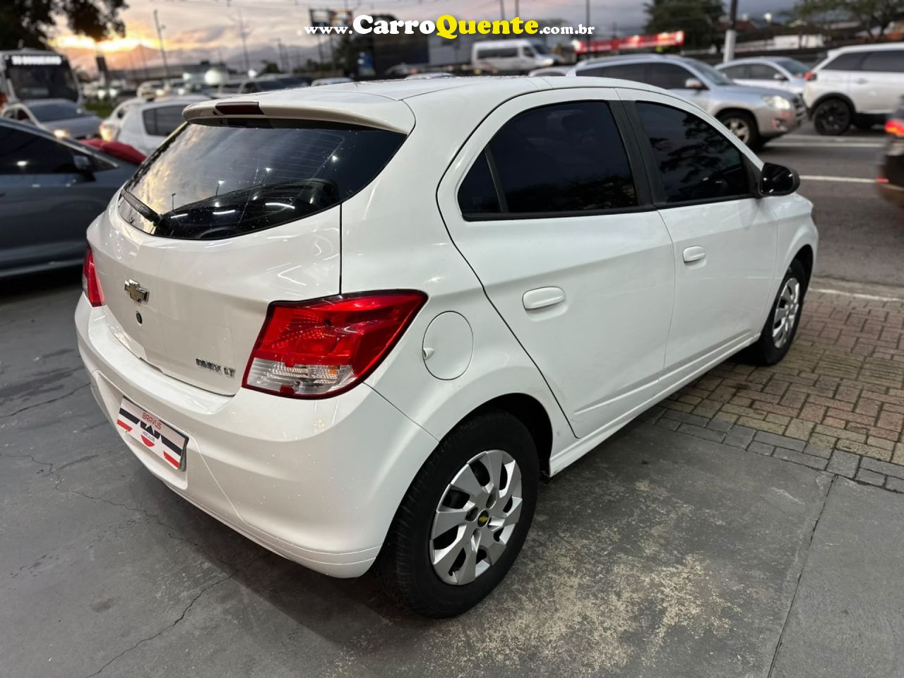 CHEVROLET   ONIX HATCH LT 1.0 8V FLEXPOWER 5P MEC.   BRANCO 2015 1.0 FLEX - Loja