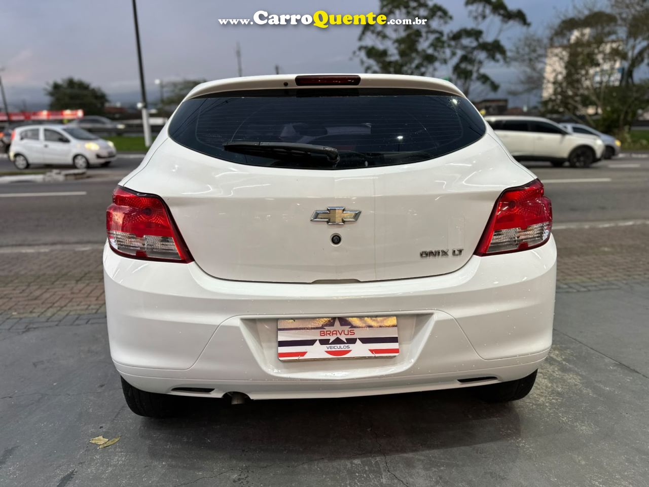 CHEVROLET   ONIX HATCH LT 1.0 8V FLEXPOWER 5P MEC.   BRANCO 2015 1.0 FLEX - Loja