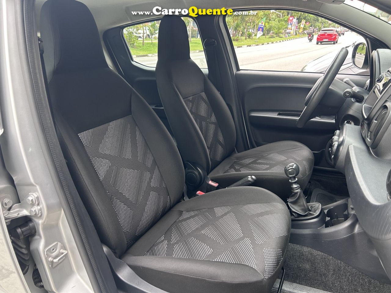 FIAT   MOBI LIKE 1.0 FIRE FLEX 5P.   PRATA 2023 1.0 FLEX - Loja