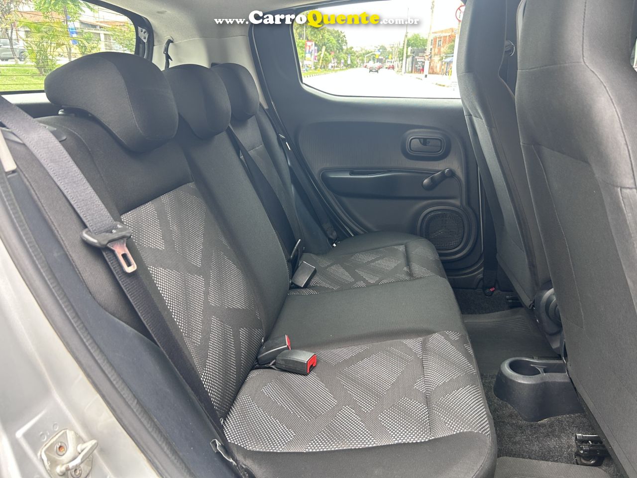 FIAT   MOBI LIKE 1.0 FIRE FLEX 5P.   PRATA 2023 1.0 FLEX - Loja