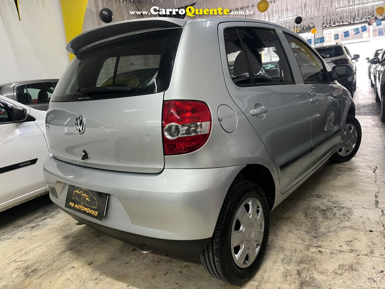 VOLKSWAGEN   FOX PLUS 1.0MI 1.0MI TOTAL FLEX 8V 4P   PRATA 2009 1.0 FLEX - Loja