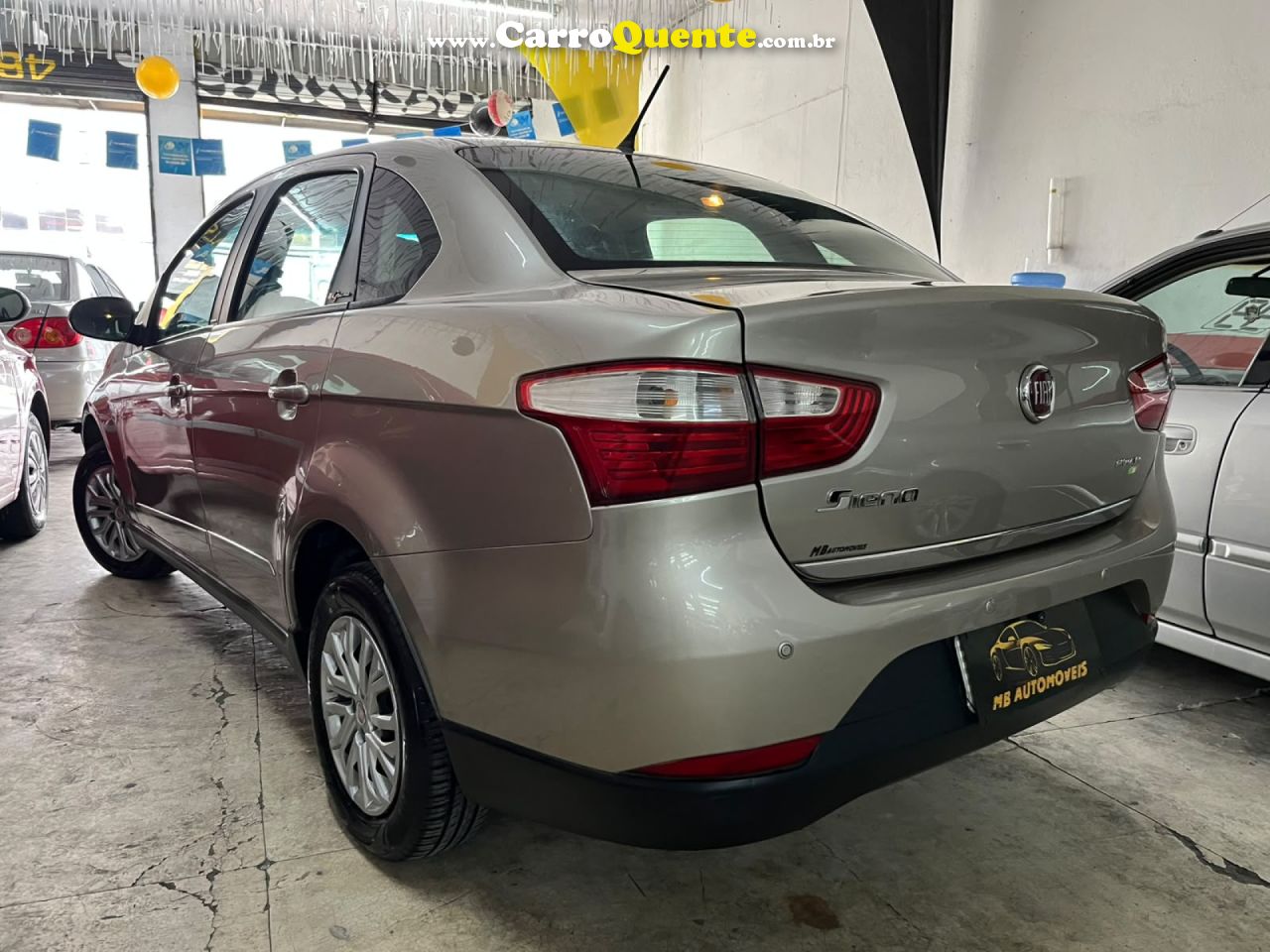 FIAT   GRAND SIENA ATTRAC. 1.4 EVO F.FLEX 8V   DOURADO 2013 1.4 GASOLINA - Loja