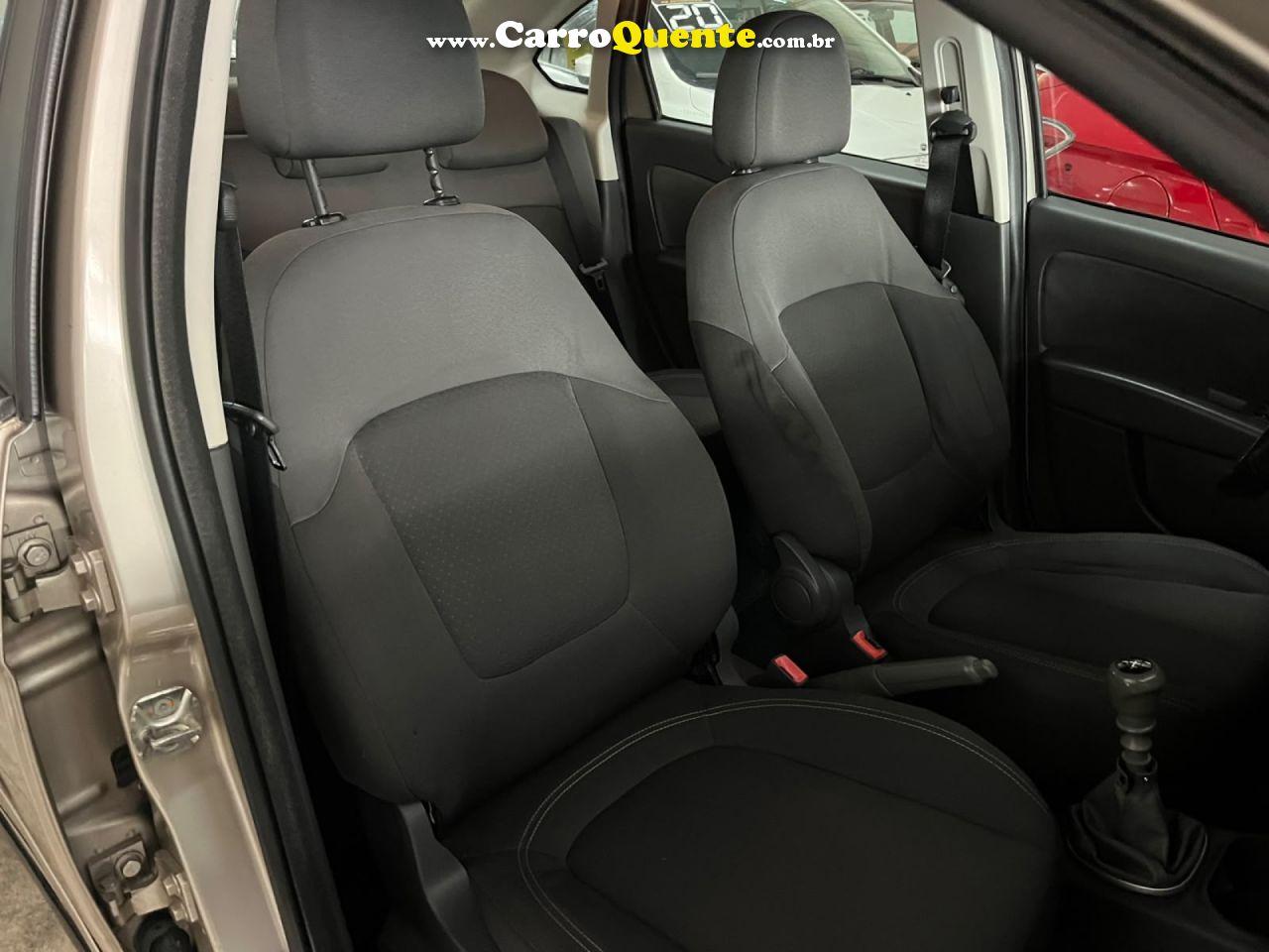 FIAT   GRAND SIENA ATTRAC. 1.4 EVO F.FLEX 8V   DOURADO 2013 1.4 GASOLINA - Loja