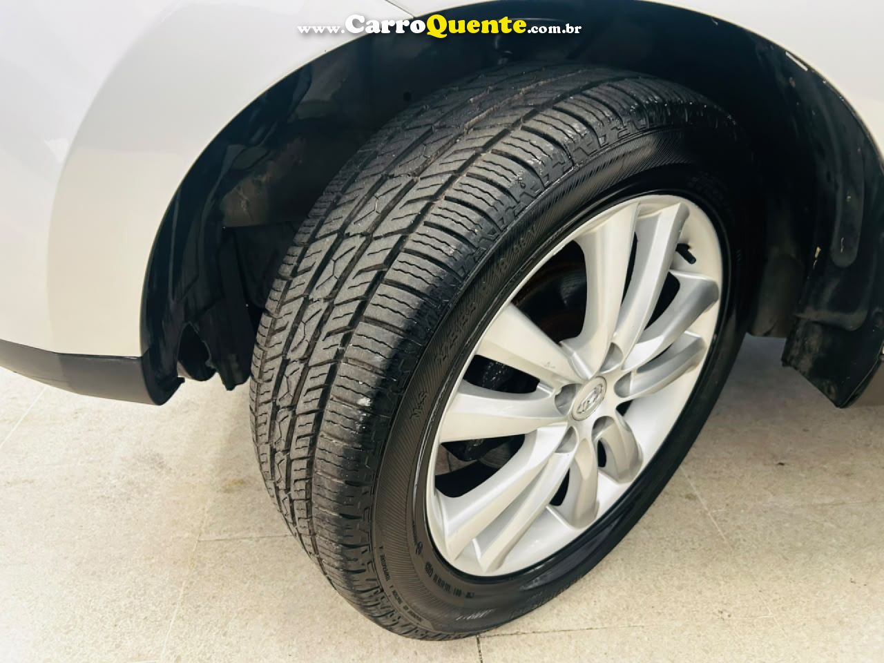 HYUNDAI   IX35 2.0 16V 170CV 2WD4WD MEC.   PRATA 2011 2.0 GASOLINA - Loja