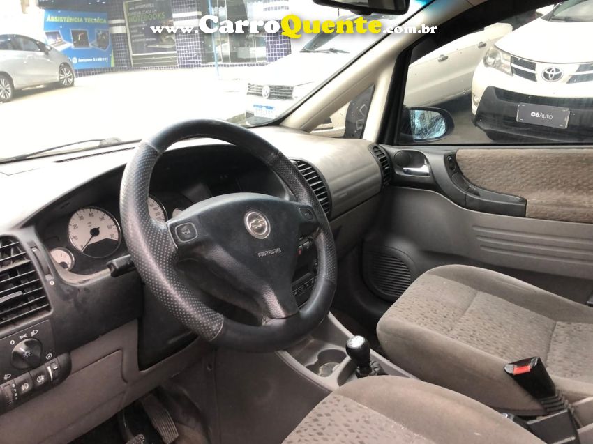 Chevrolet ZAFIRA 2.0 MPFI ELEGANCE 8V FLEX 4P MANUAL - Loja