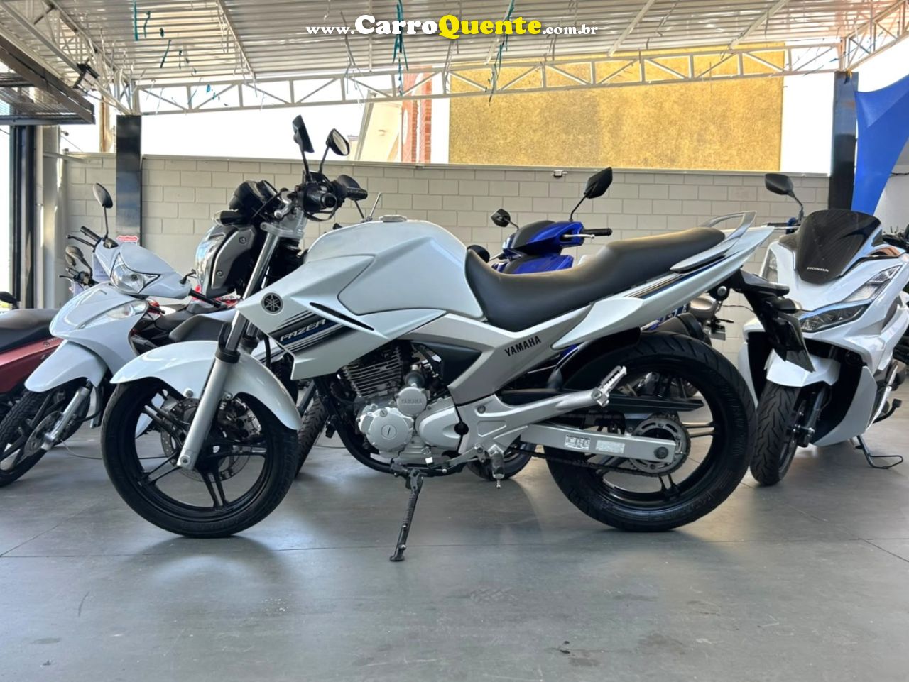 YAMAHA - FAZER YS250 - 2015 Gasolina Manual - Loja