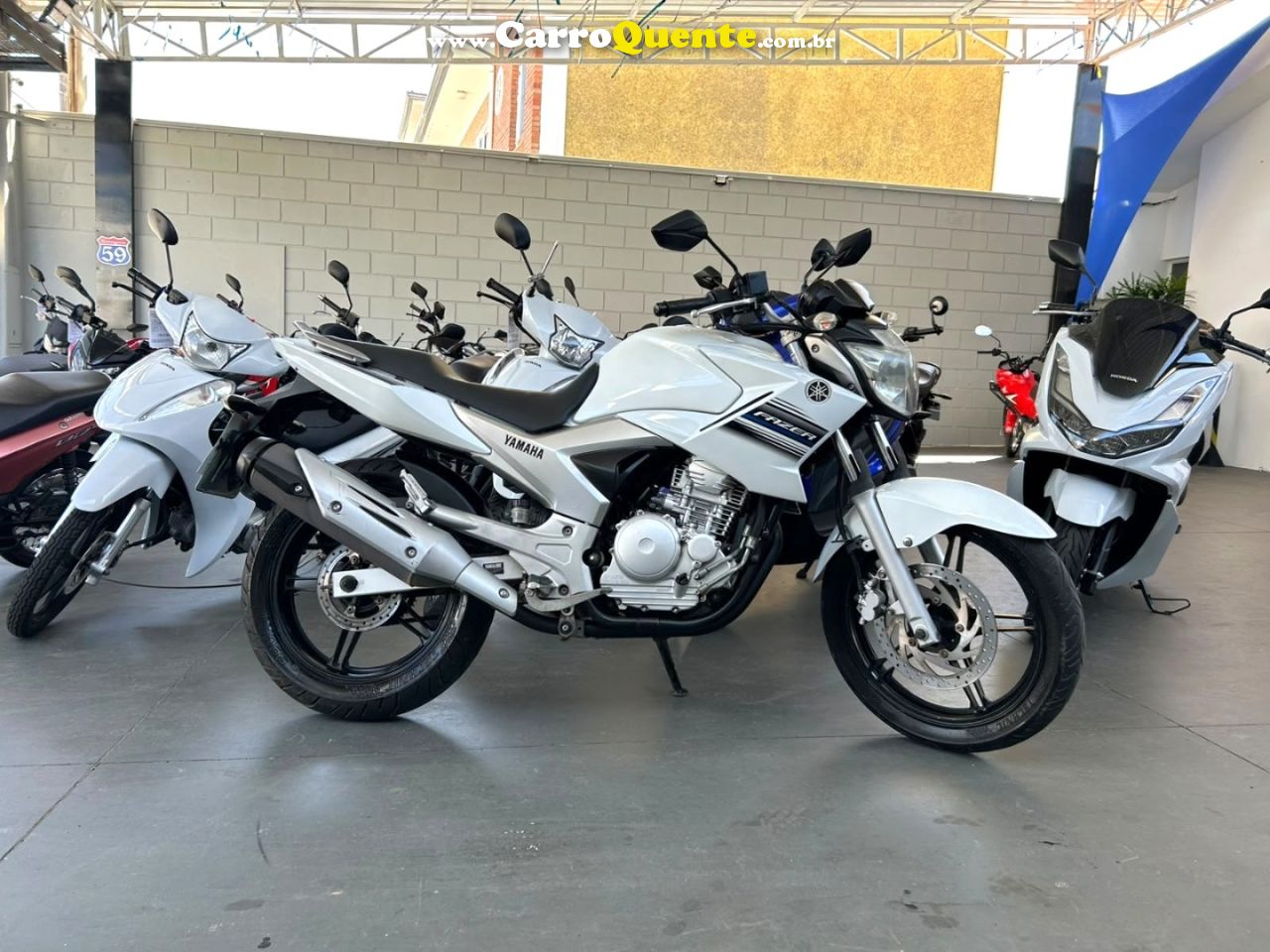 YAMAHA - FAZER YS250 - 2015 Gasolina Manual - Loja