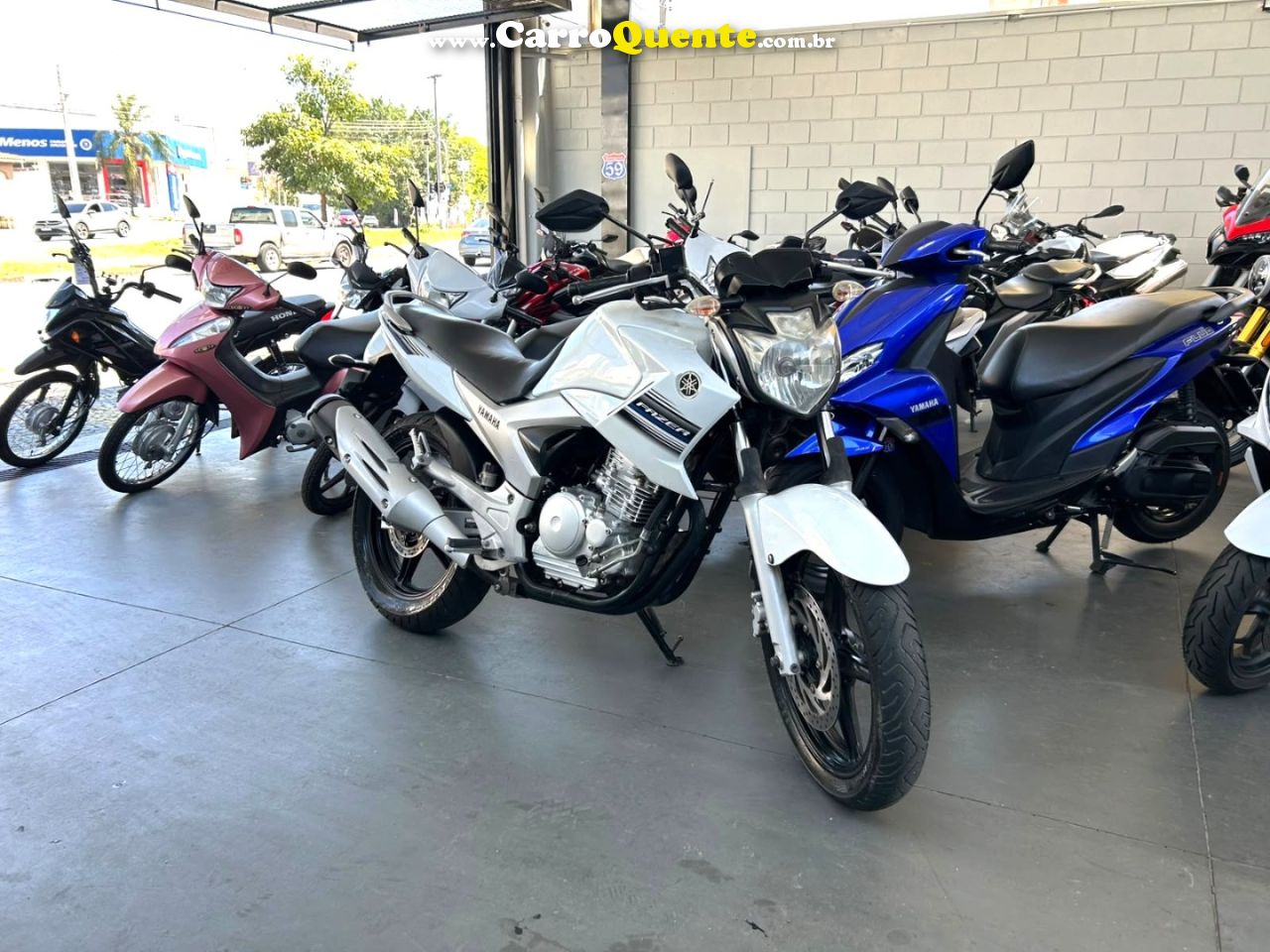 YAMAHA - FAZER YS250 - 2015 Gasolina Manual - Loja