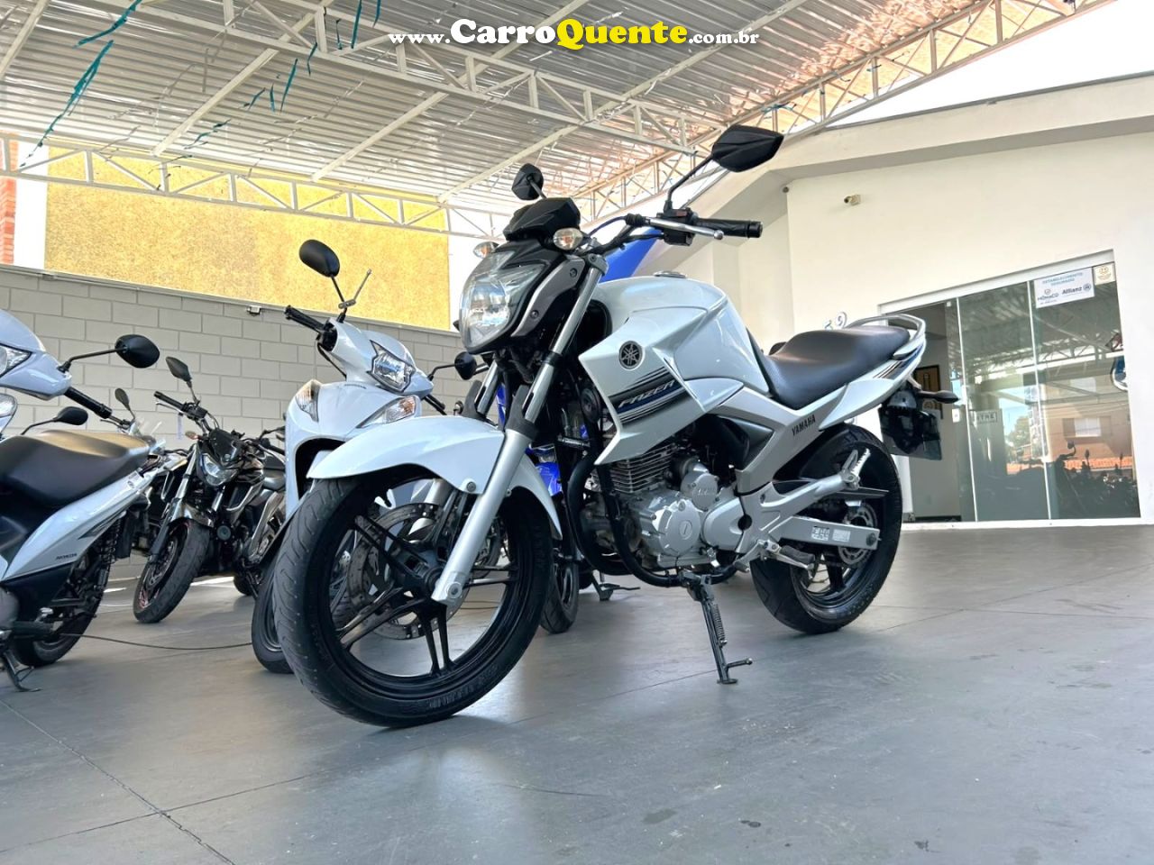 YAMAHA - FAZER YS250 - 2015 Gasolina Manual - Loja