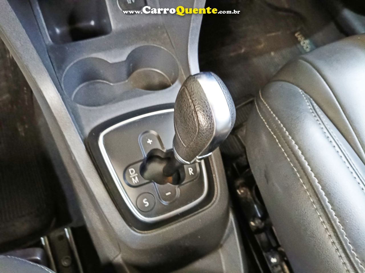 VOLKSWAGEN FOX 1.6 MSI TOTAL CONNECT 2019 - Loja