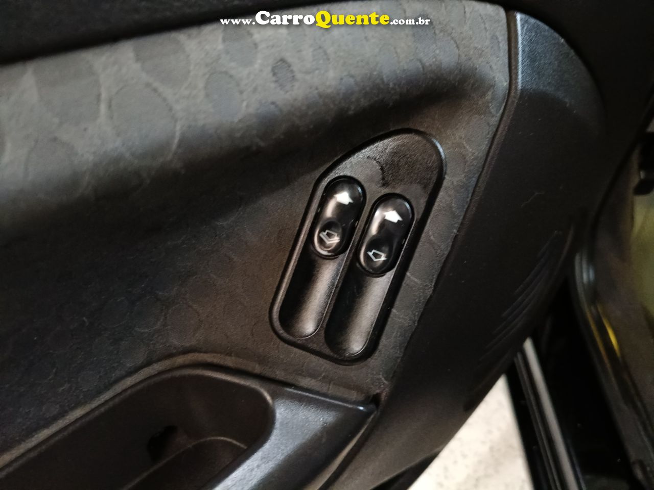 FORD FIESTA 1.0 ROCAM SE 8V 2014 - Loja