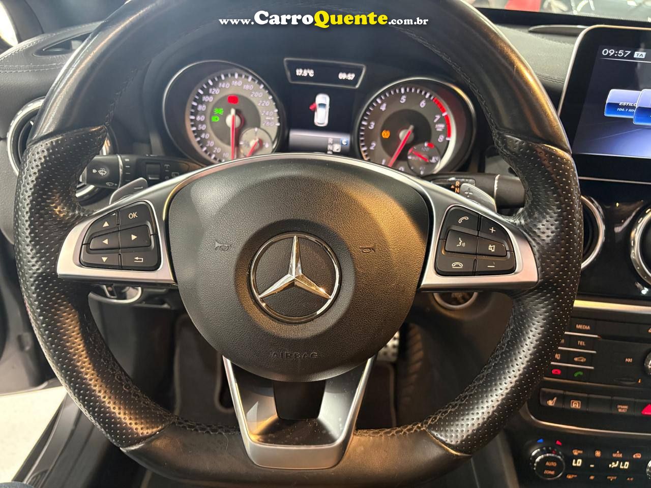MERCEDES-BENZ GLA 250 2.0 CGI SPORT 7G-DCT 2017 - Loja