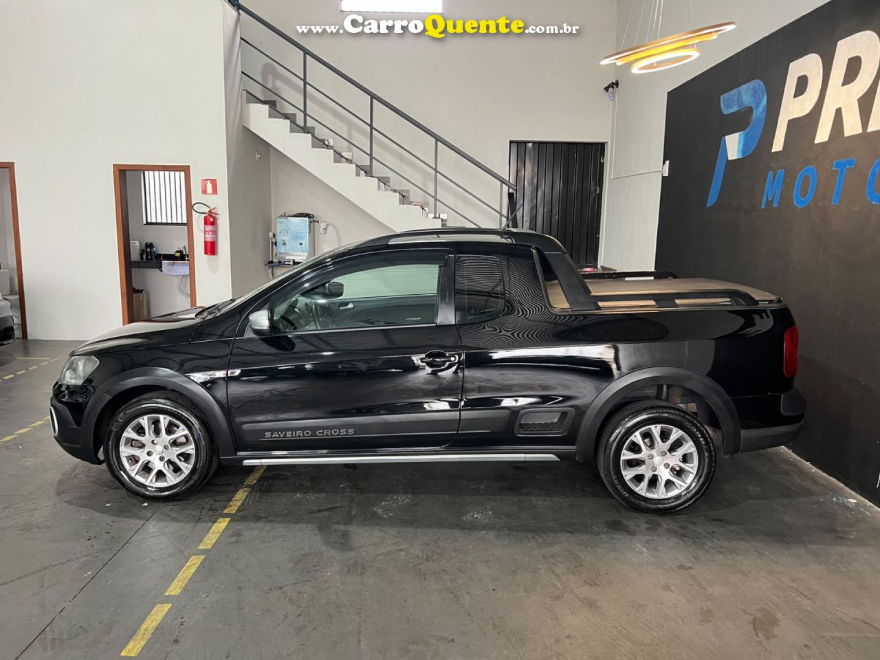 VOLKSWAGEN   SAVEIRO TRENDLINE 1.6 T.FLEX 8V CE   PRETO 2015 1.6 GASOLINA - Loja