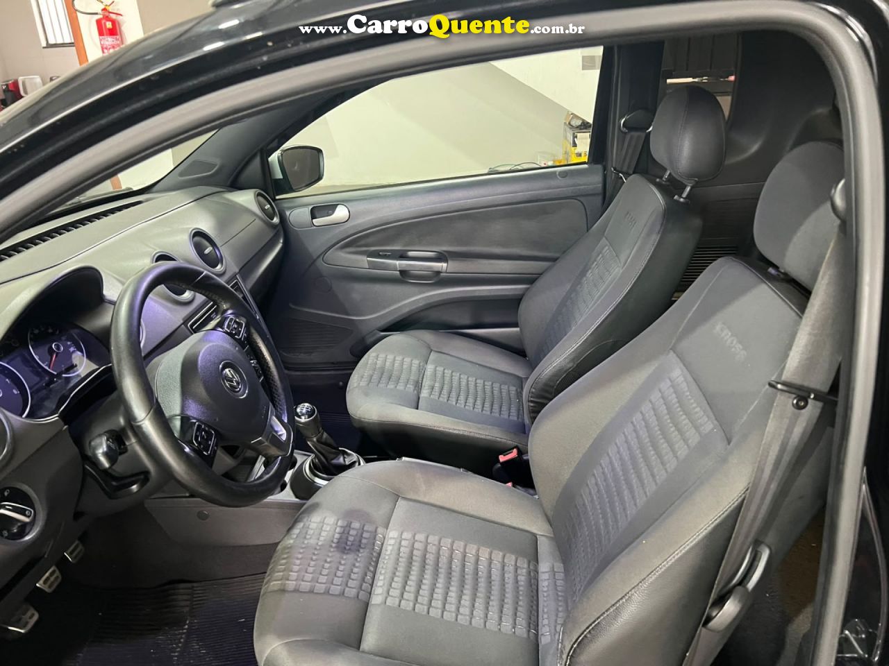 VOLKSWAGEN   SAVEIRO TRENDLINE 1.6 T.FLEX 8V CE   PRETO 2015 1.6 GASOLINA - Loja