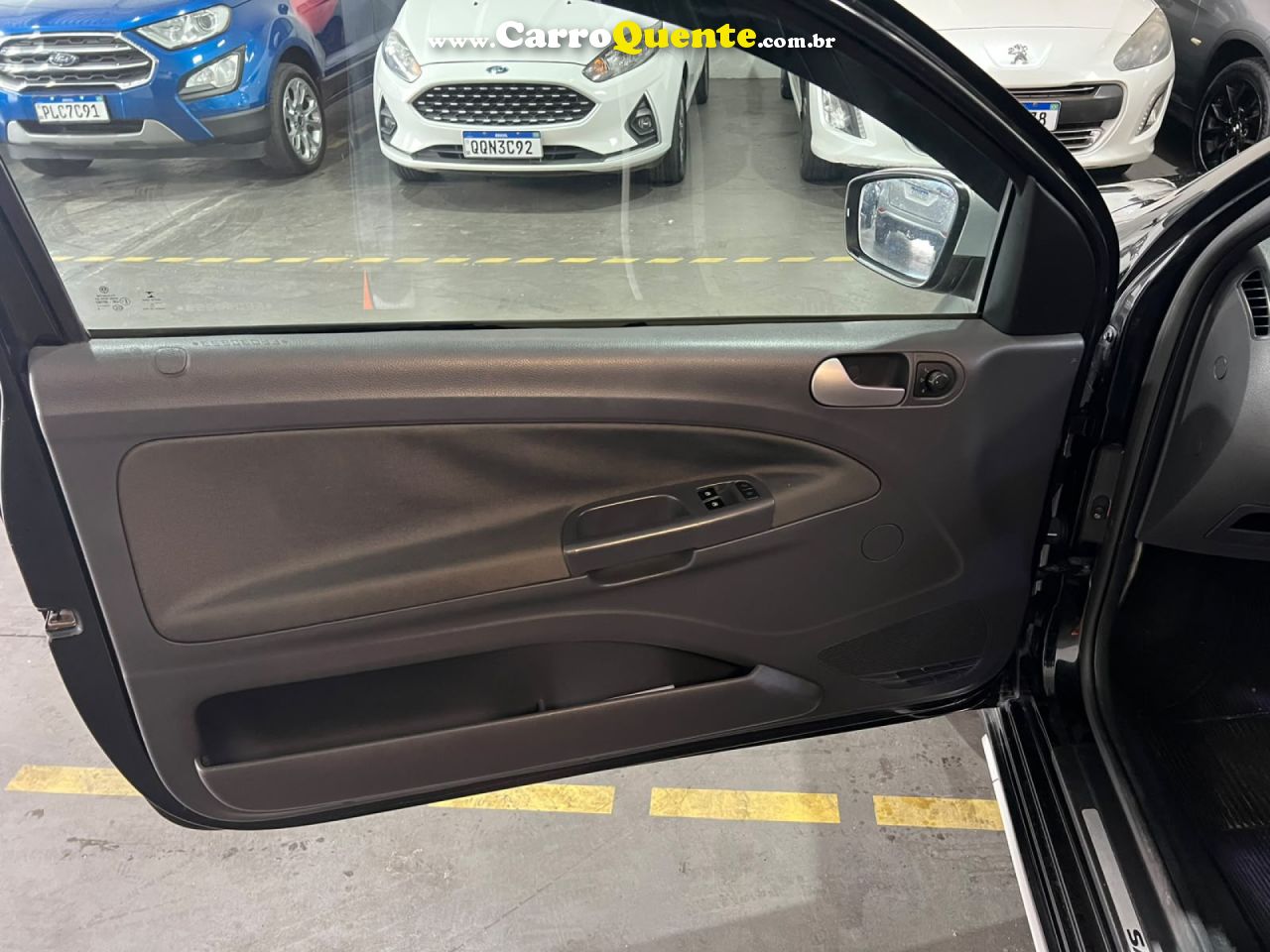 VOLKSWAGEN   SAVEIRO TRENDLINE 1.6 T.FLEX 8V CE   PRETO 2015 1.6 GASOLINA - Loja