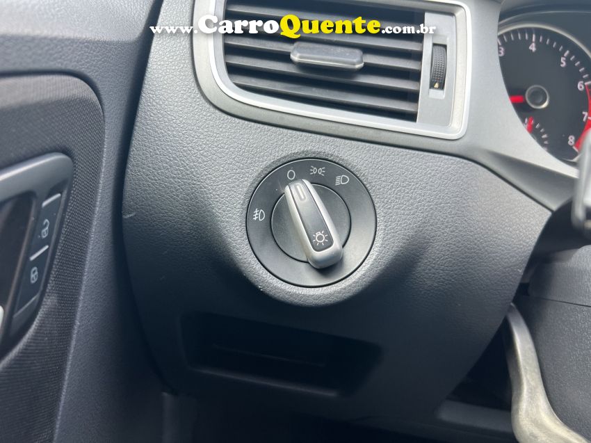 Volkswagen FOX 1.6 MSI TOTAL FLEX CONNECT 4P MANUAL - Loja