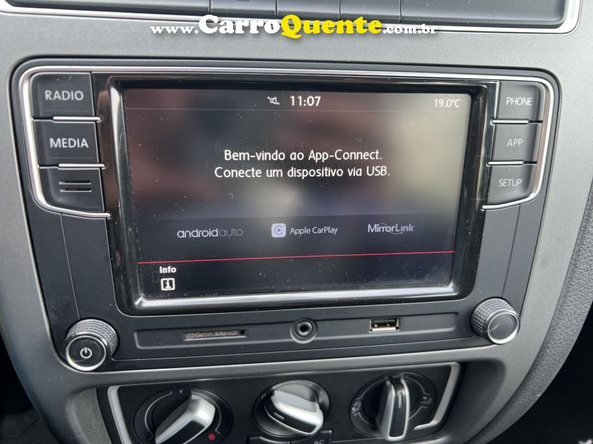 Volkswagen FOX 1.6 MSI TOTAL FLEX CONNECT 4P MANUAL - Loja