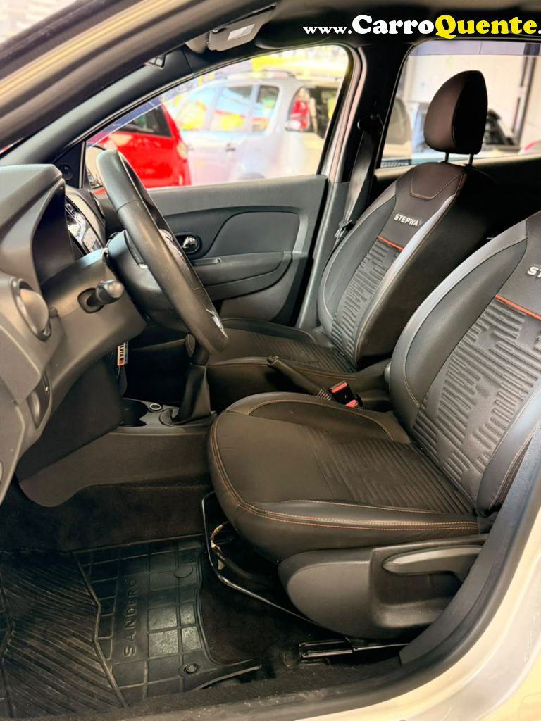 RENAULT   SANDERO STEPWAY HI-FLEX 1.6 16V 5P   PRATA 2021 1.6 GASOLINA - Loja