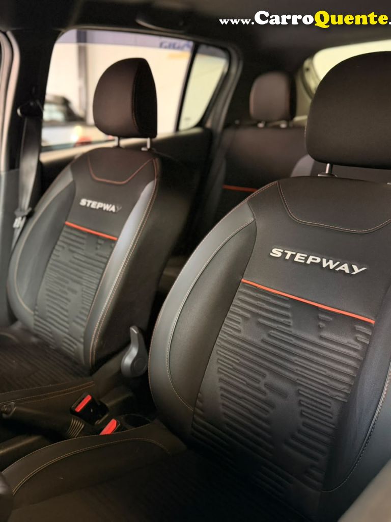 RENAULT   SANDERO STEPWAY HI-FLEX 1.6 16V 5P   PRATA 2021 1.6 GASOLINA - Loja