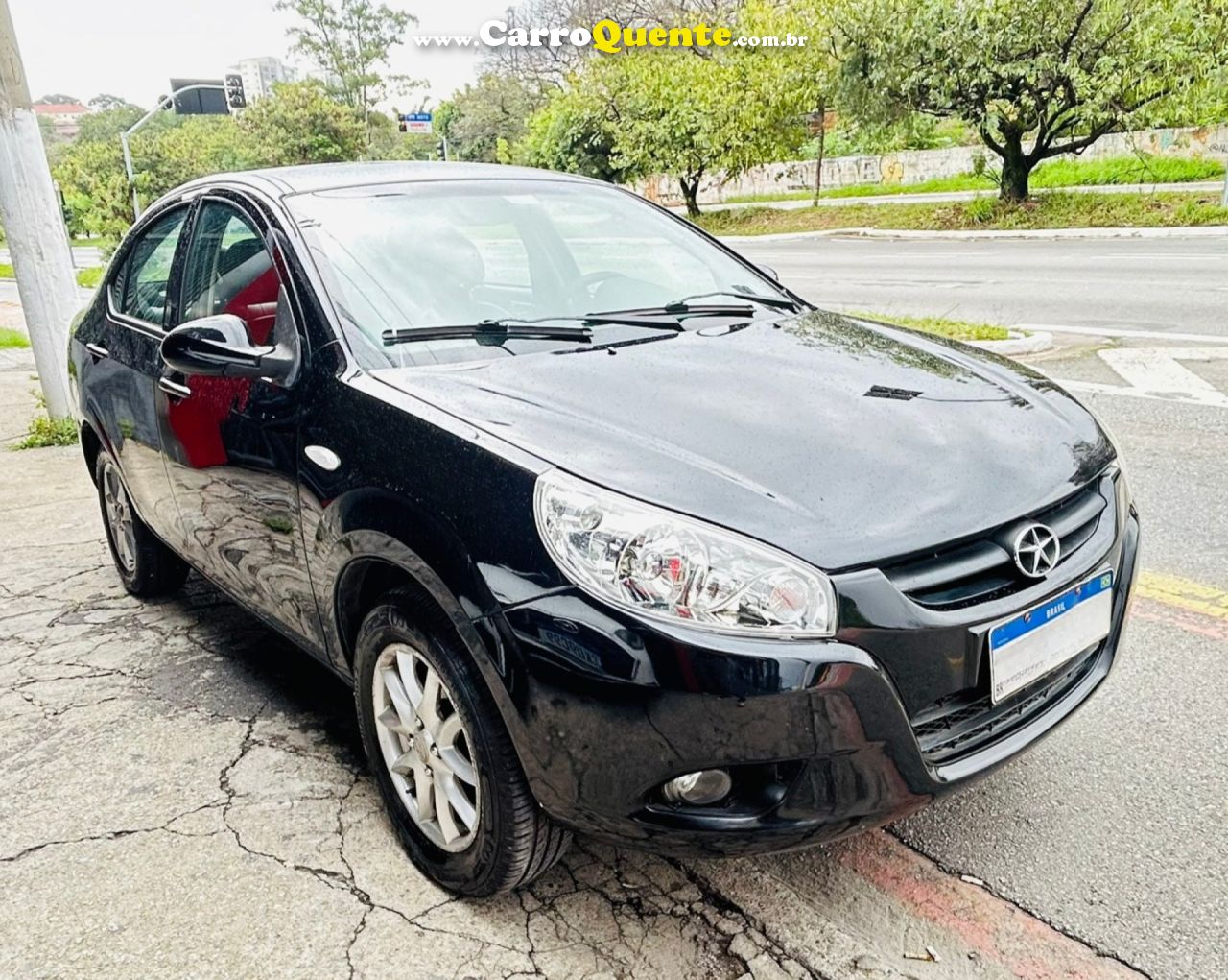JAC   J3 TURIN SEDAN 1.4 16V 4P MEC.   PRETO 2012 1.4 GASOLINA - Loja