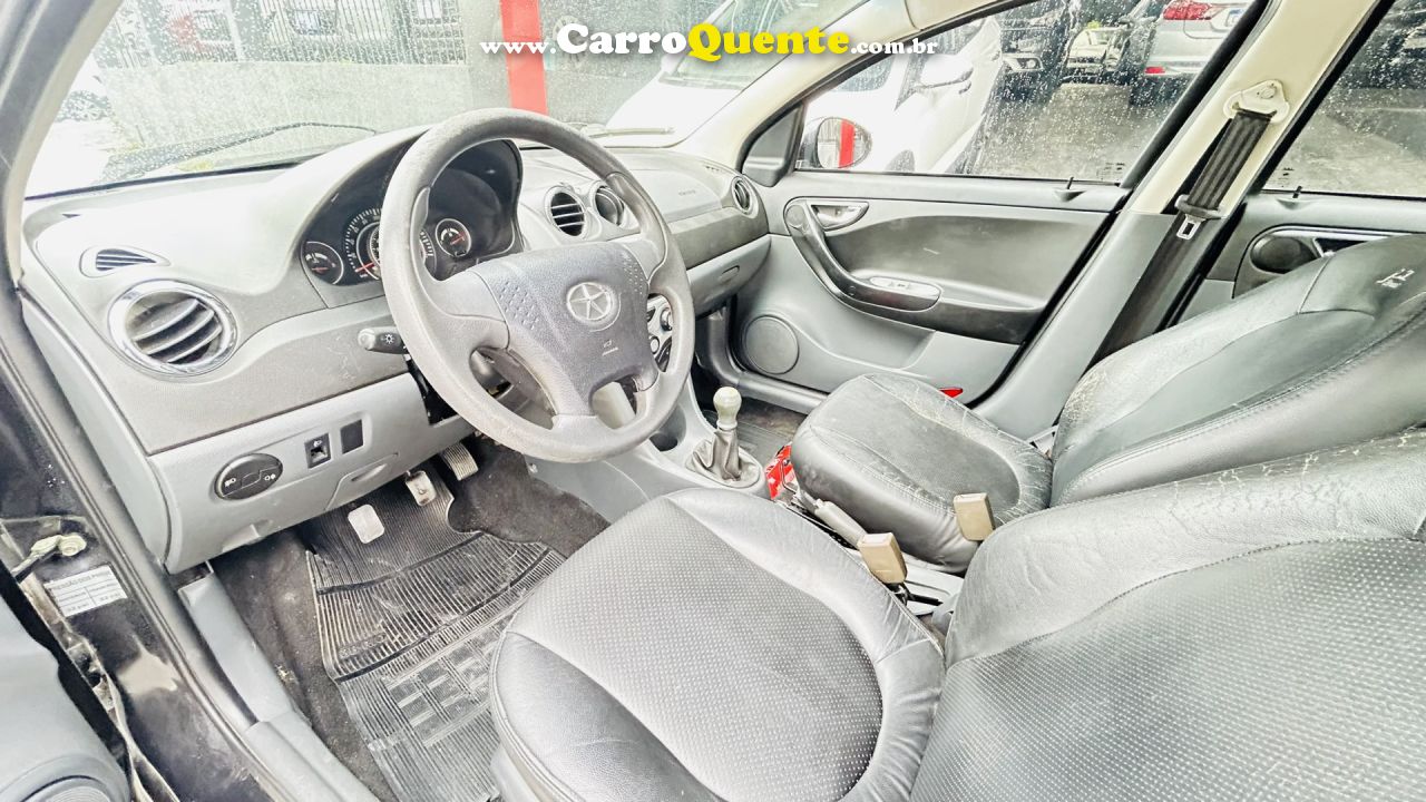 JAC   J3 TURIN SEDAN 1.4 16V 4P MEC.   PRETO 2012 1.4 GASOLINA - Loja