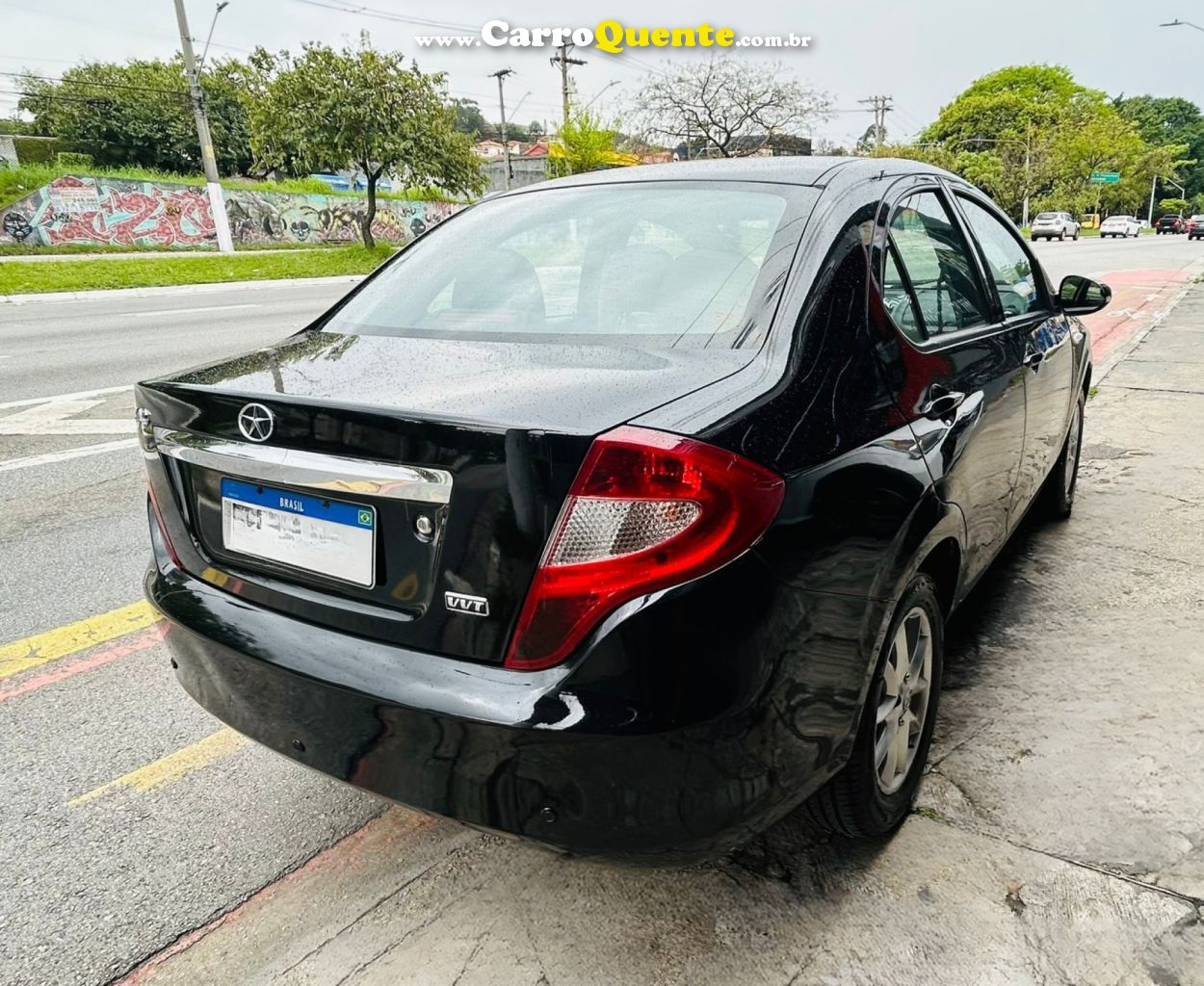 JAC   J3 TURIN SEDAN 1.4 16V 4P MEC.   PRETO 2012 1.4 GASOLINA - Loja