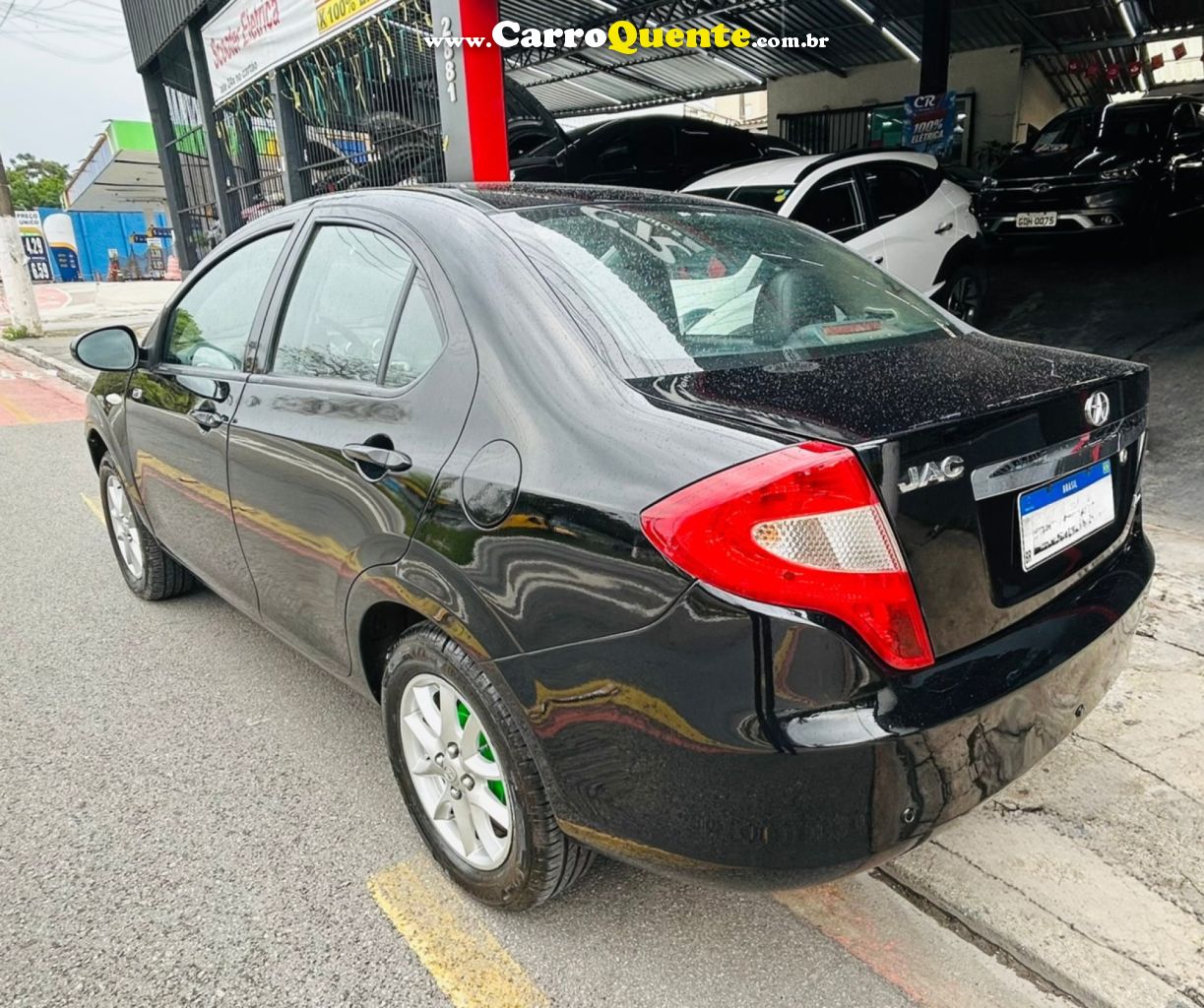 JAC   J3 TURIN SEDAN 1.4 16V 4P MEC.   PRETO 2012 1.4 GASOLINA - Loja