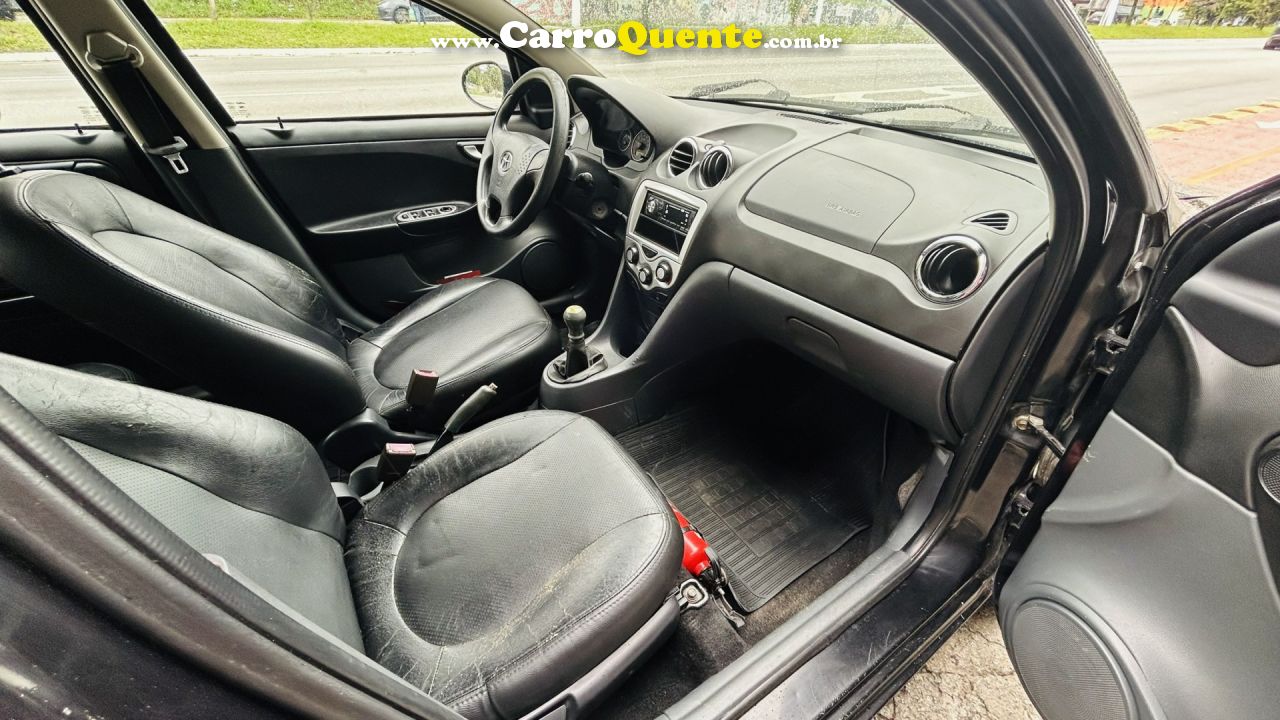 JAC   J3 TURIN SEDAN 1.4 16V 4P MEC.   PRETO 2012 1.4 GASOLINA - Loja