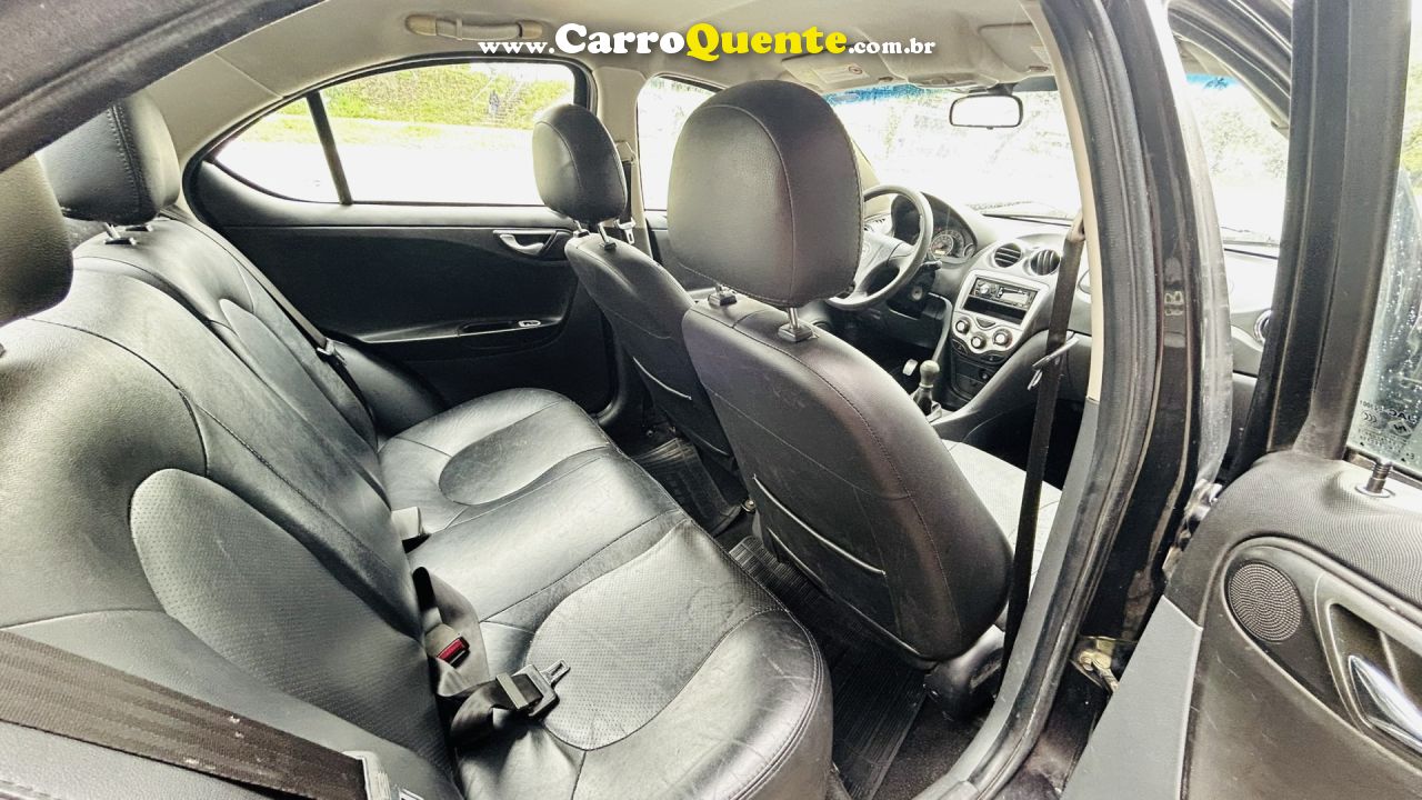 JAC   J3 TURIN SEDAN 1.4 16V 4P MEC.   PRETO 2012 1.4 GASOLINA - Loja