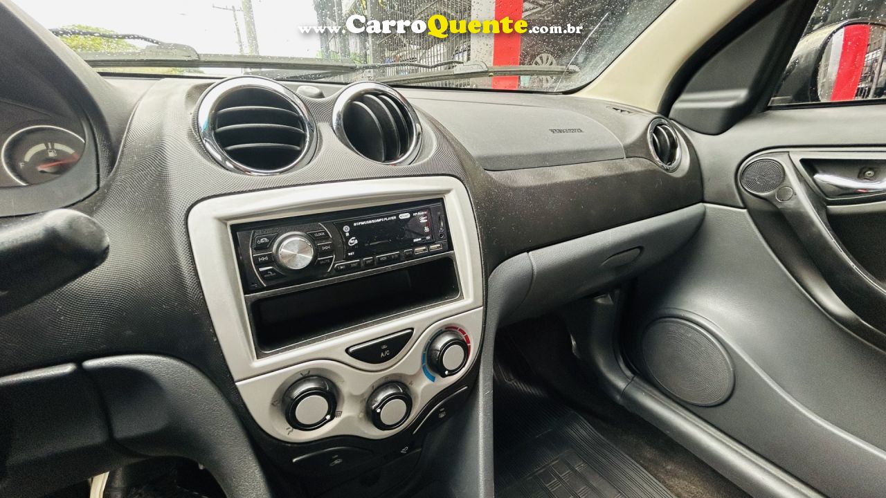 JAC   J3 TURIN SEDAN 1.4 16V 4P MEC.   PRETO 2012 1.4 GASOLINA - Loja