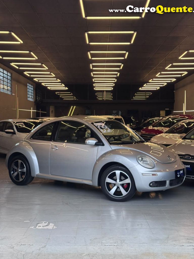 VOLKSWAGEN   NEW BEETLE 2.0 MI MEC.AUT.   PRATA 2009 2.0 GASOLINA - Loja