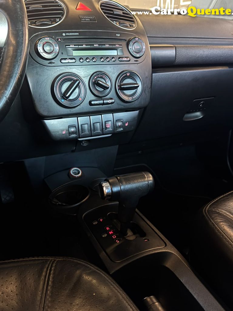 VOLKSWAGEN   NEW BEETLE 2.0 MI MEC.AUT.   PRATA 2009 2.0 GASOLINA - Loja