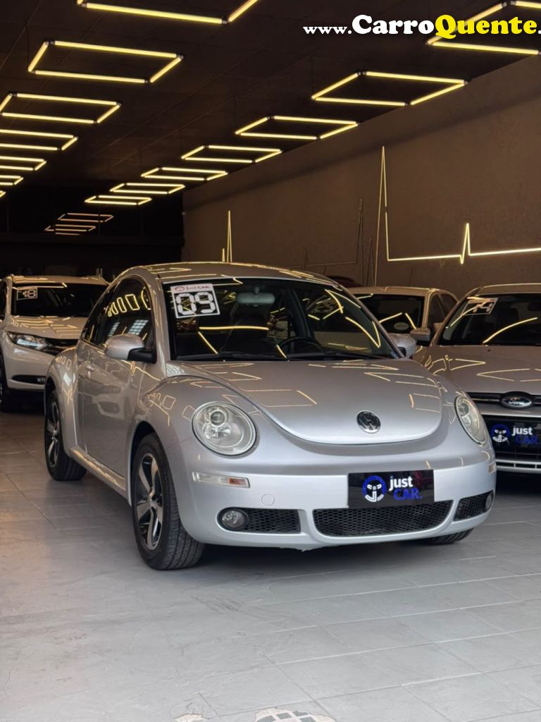 VOLKSWAGEN   NEW BEETLE 2.0 MI MEC.AUT.   PRATA 2009 2.0 GASOLINA - Loja