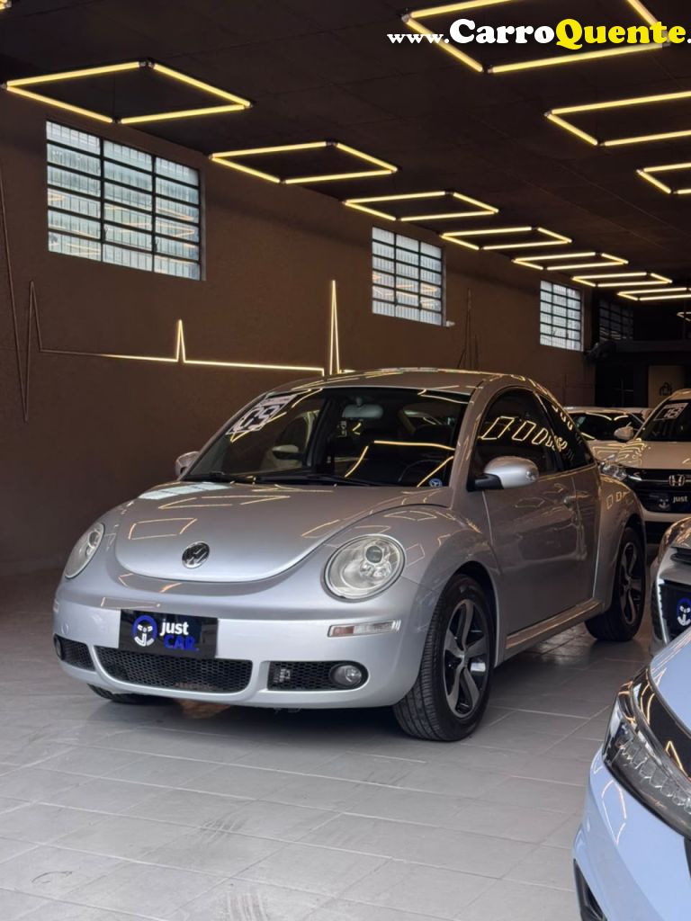VOLKSWAGEN   NEW BEETLE 2.0 MI MEC.AUT.   PRATA 2009 2.0 GASOLINA - Loja