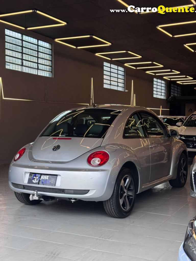 VOLKSWAGEN   NEW BEETLE 2.0 MI MEC.AUT.   PRATA 2009 2.0 GASOLINA - Loja