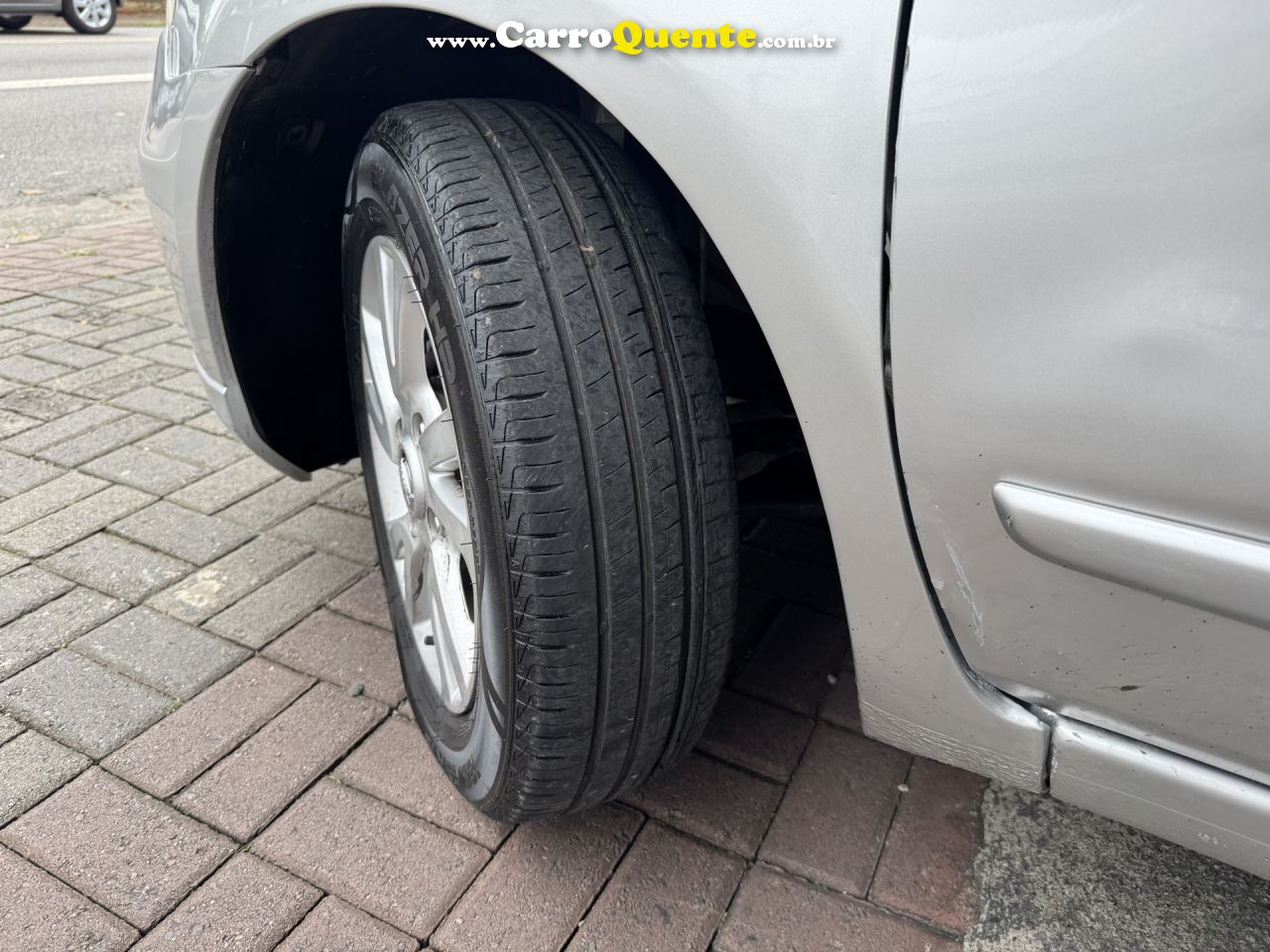 NISSAN   LIVINA S 1.6 16V FLEX FUEL MEC.   PRATA 2013 1.6 FLEX - Loja