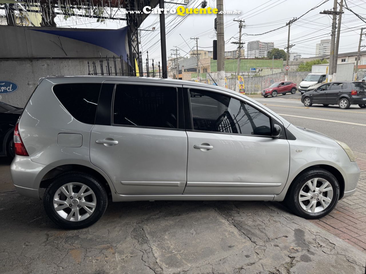 NISSAN   LIVINA S 1.6 16V FLEX FUEL MEC.   PRATA 2013 1.6 FLEX - Loja