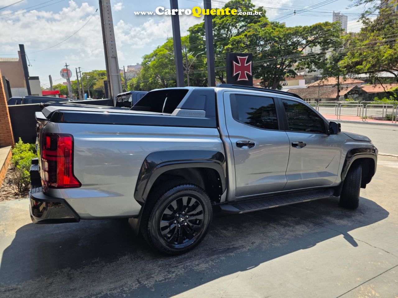 MITSUBISHI   TRITON KATANA 2.4 CD 4X4 TURBO DIESEL AUT.   PRATA 2026 2.4 DIESEL - Loja