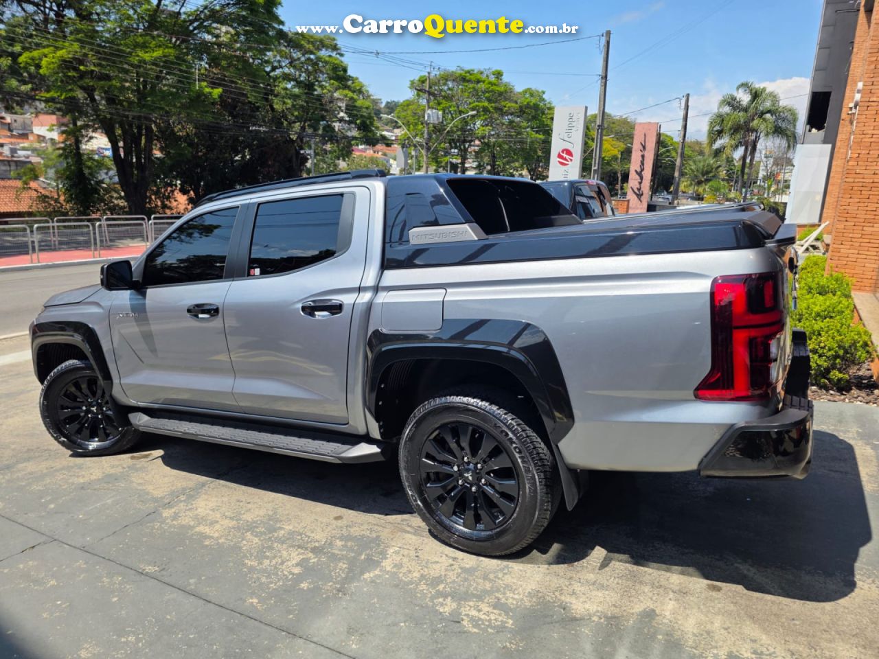MITSUBISHI   TRITON KATANA 2.4 CD 4X4 TURBO DIESEL AUT.   PRATA 2026 2.4 DIESEL - Loja