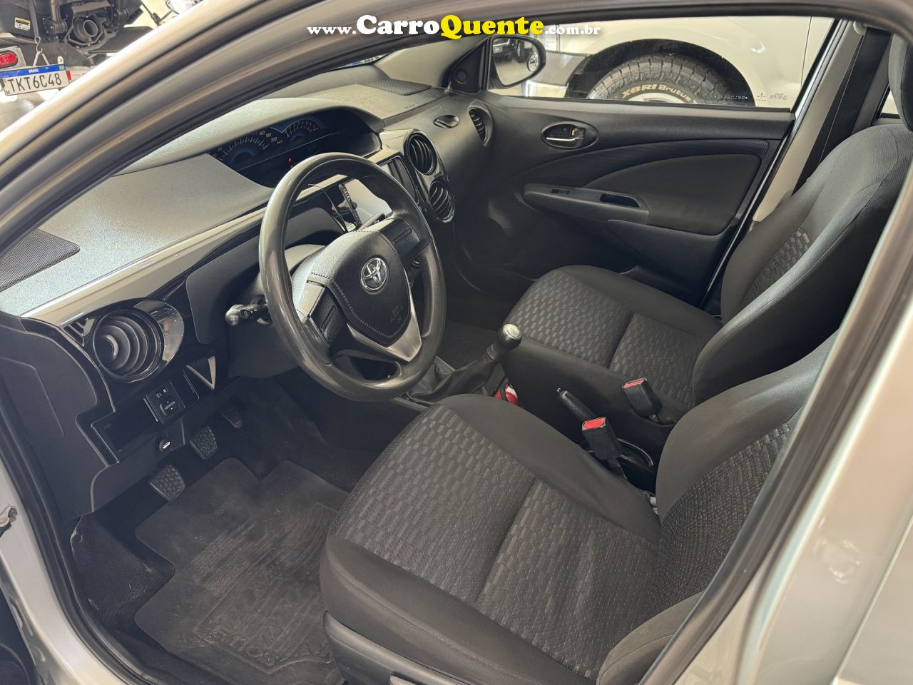 TOYOTA   ETIOS X SEDAN 1.5 FLEX 16V 4P MEC.   PRATA 2016 1.5 FLEX - Loja