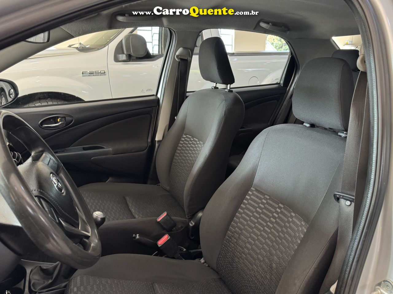 TOYOTA   ETIOS X SEDAN 1.5 FLEX 16V 4P MEC.   PRATA 2016 1.5 FLEX - Loja