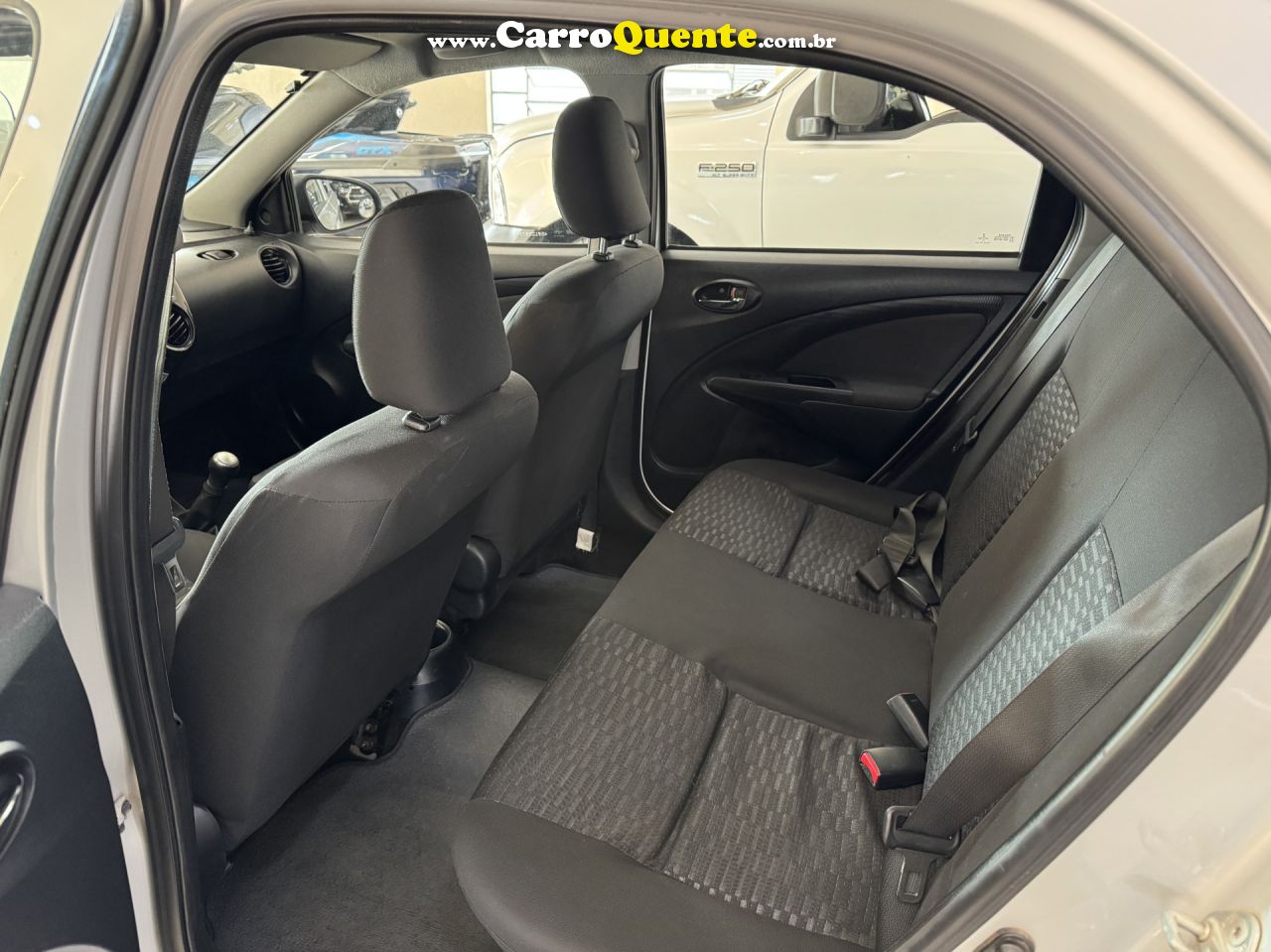 TOYOTA   ETIOS X SEDAN 1.5 FLEX 16V 4P MEC.   PRATA 2016 1.5 FLEX - Loja