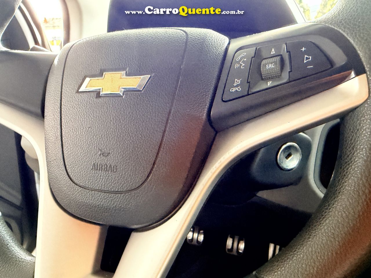 CHEVROLET   ONIX HATCH LT 1.4 8V FLEXPOWER 5P MEC.   BRANCO 2017 1.4 FLEX - Loja