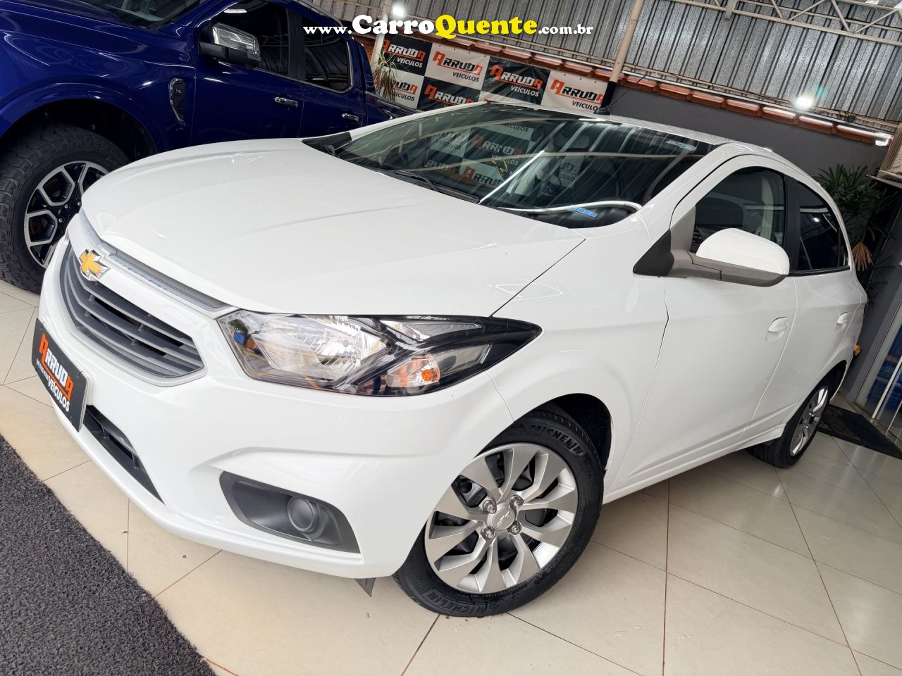 CHEVROLET   ONIX HATCH LT 1.4 8V FLEXPOWER 5P MEC.   BRANCO 2017 1.4 FLEX - Loja