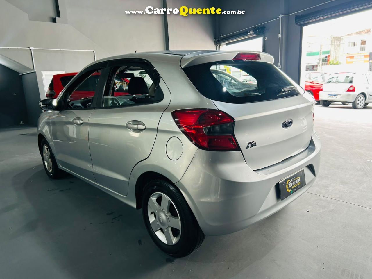 FORD   KA 1.0 SESE PLUS TIVCT FLEX 5P   PRATA 2016 1.0 FLEX - Loja