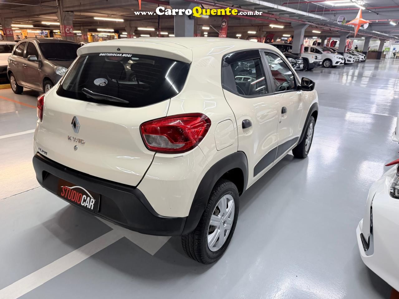 RENAULT   KWID ZEN 1.0 FLEX 12V 5P MEC.   BEGE 2020 1.0 FLEX - Loja