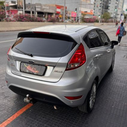 FORD   FIESTA TIT.TIT.PLUS 1.6 16V FLEX AUT.   PRATA 2015 1.6 FLEX