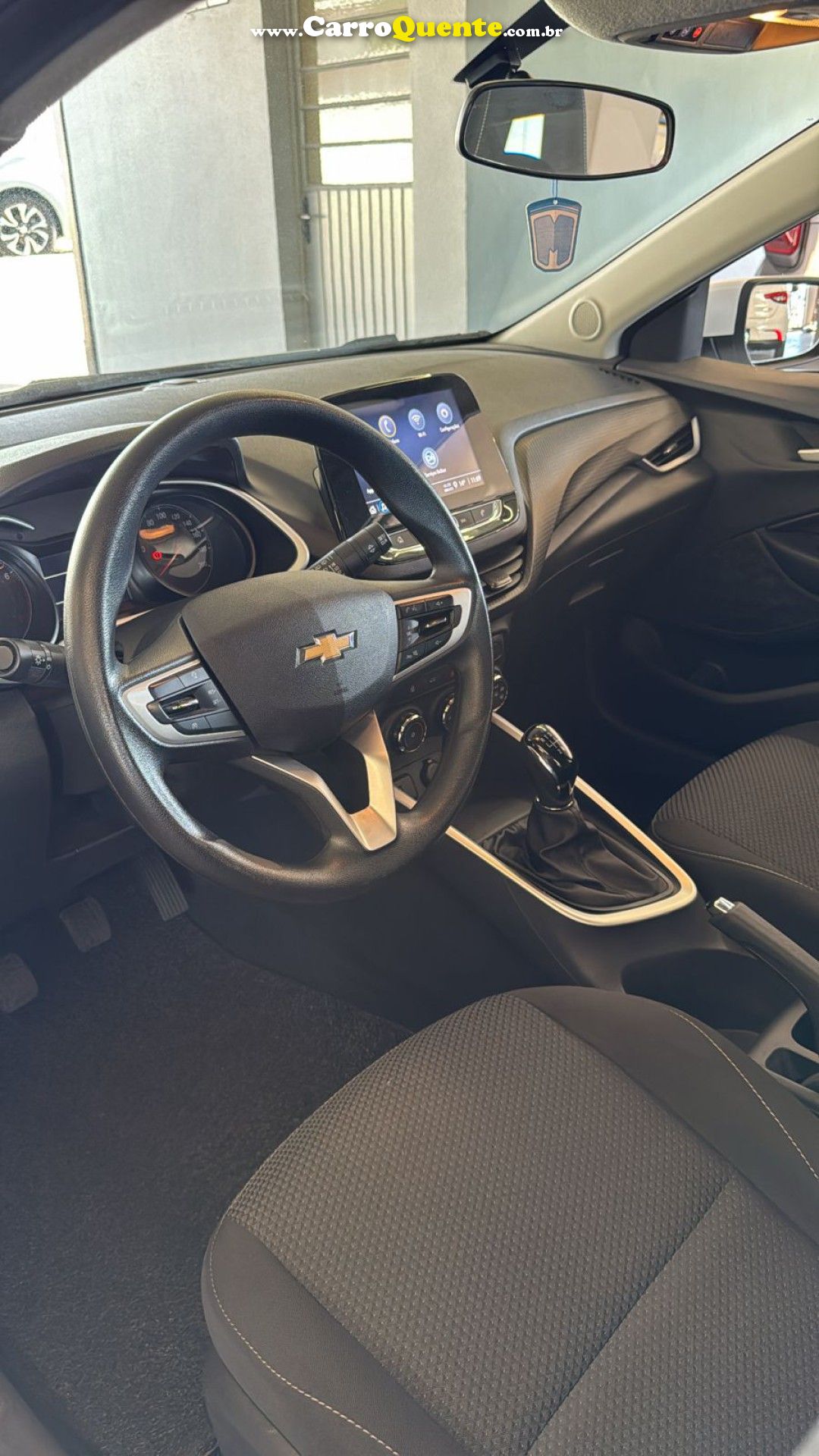 CHEVROLET   ONIX HATCH LT 1.0 12V FLEX 5P MEC.   BRANCO 2024 1.0 FLEX - Loja