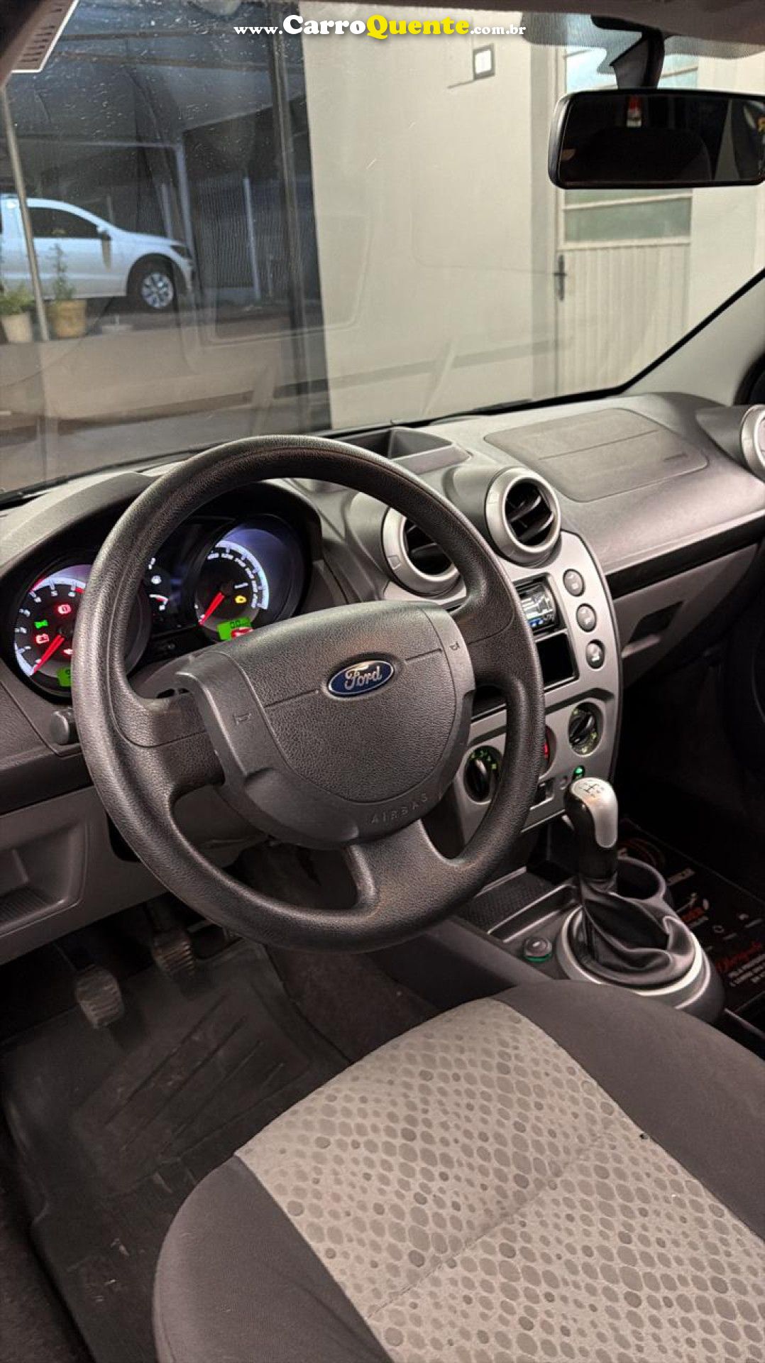 FORD   FIESTA 1.0 8V FLEXCLASS 1.0 8V FLEX 5P   PRATA 2014 1.0 FLEX - Loja